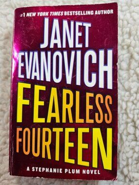 Janet Evanovich Fearless Fourteen Paperback 2009 Stephanie Plum Novel Used